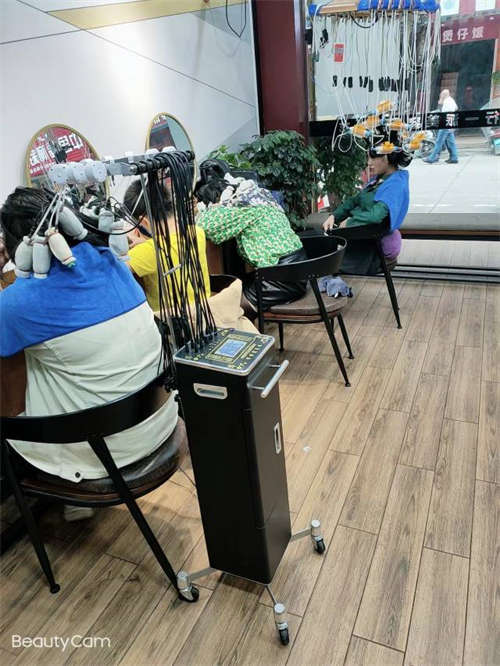 食品站内流行一派美发沙龙，因另有发展现在把营业中美发店转让