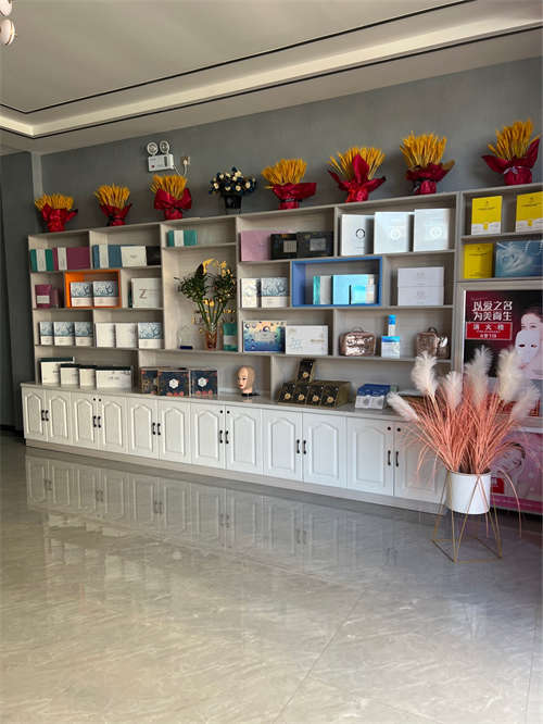 一家经营多年的老店、现已新装修有着专业的手法、稳定的客源先进的仪器、因本人身子原因将本店转让有意者联系！