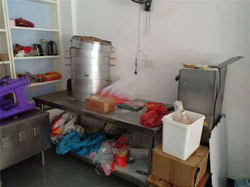 旺铺转让，设备齐全，丰茂学校对面芊芊小厨，联系电话15377382709