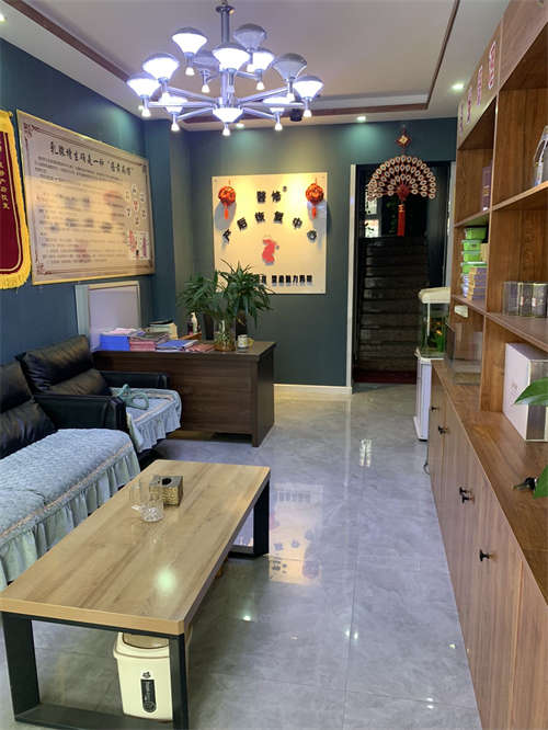 新店迁址广州，现将6年产后恢复养生店转让，设备齐全，停车方便！