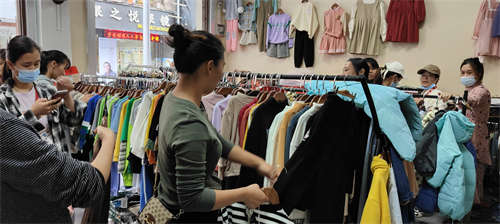 电白区林头镇服装街（富华街）童装店转让 两层共199.5平方