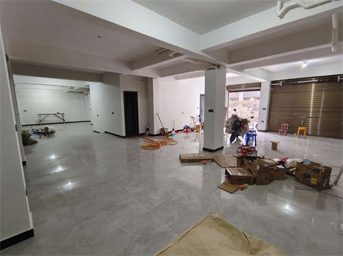 龙江小区 店铺出租 可店面可用于仓库 联系电话15215740286/18767818286