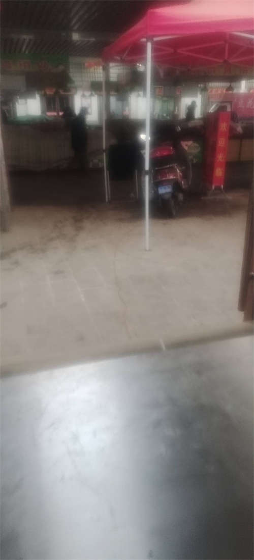 店铺➕摊位转让门口摊位地方大房租到2023年5月15号到期