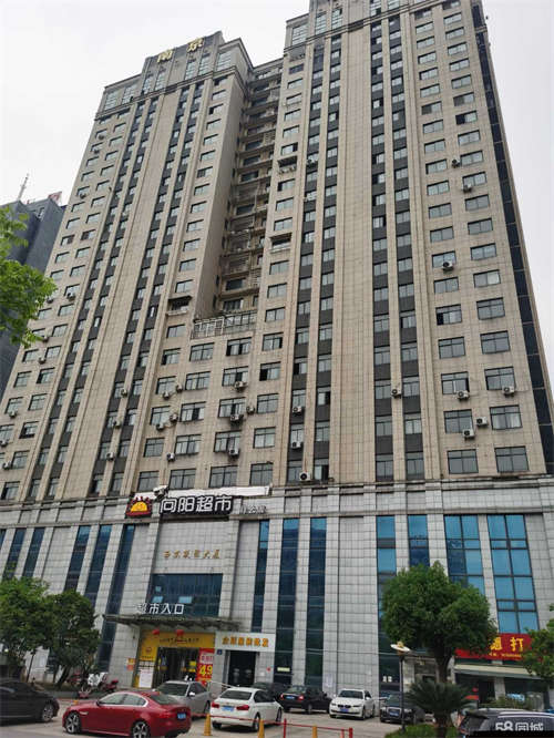出租个人出租位置可做办公室，培训机构，美容，足浴，台球等停车方便