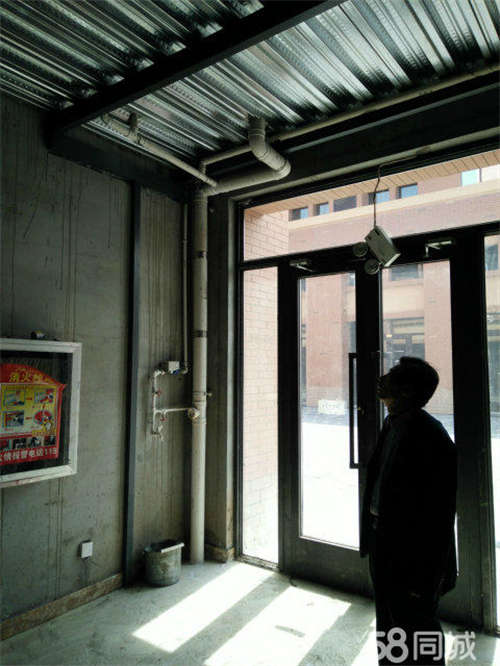 出租大学城商业中心商铺急租,二层已做,上下面积65平米