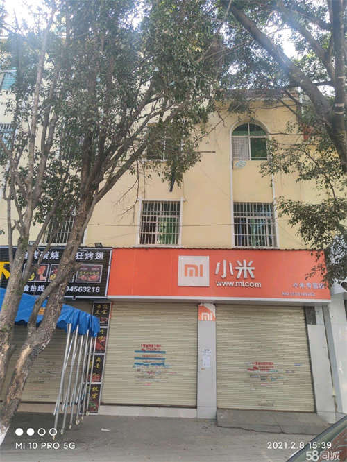 出租人流量大，主干道，市中心，商业街。