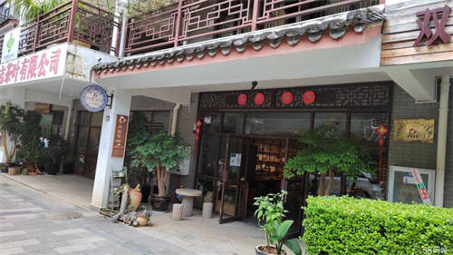出租店面经营中，停车方便，接手可经营。