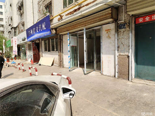 出租金港城小区内一层商铺120㎡，可分割，无转让费