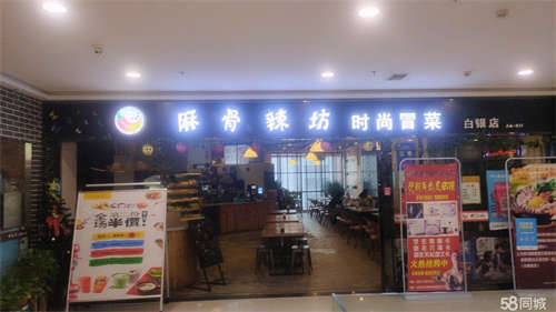 出租位于观澜商业街四楼，周边是餐饮区电影院，是做饮料的理想场所