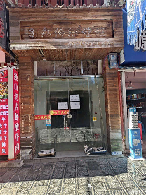 出租七街石板街中间临街旺铺出租无转让费。客流量大，