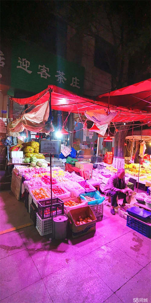 出租无转让费，位置在四中巷餐饮区市场内门口