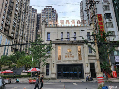 出租人民医院门口，小区正大门，餐饮娱乐零售均可做