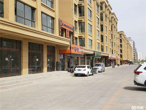 出租临街恒昌华府店铺，有意者电话联本人。