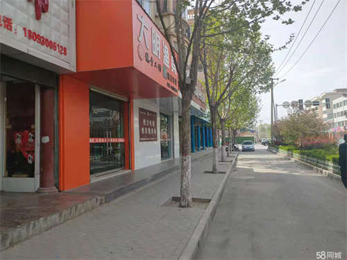 出租环城东路，十字路口，人流量非常大，房租费底