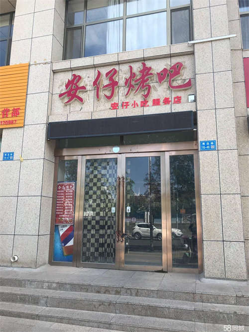 出租小区底商大门口边，面对中学，幼儿园，临近西湖