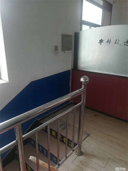 出租光明小区门口，上下两层