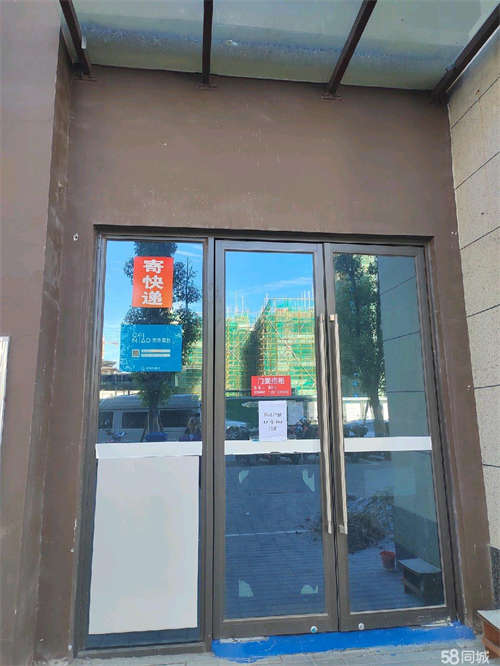 出租无转让费，临街旺铺，干净整洁，周边居民多，学校必经之路