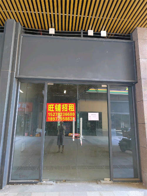 出租奥园广场一楼全新商铺
