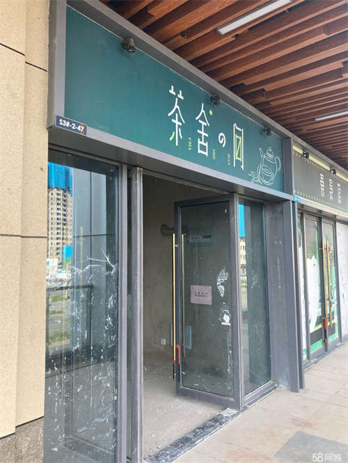 出租吾悦广场美食街二楼外围面向高铁站