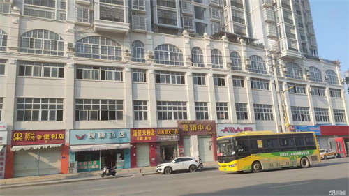 出租临界商铺，房东出租，低物业费低公摊费