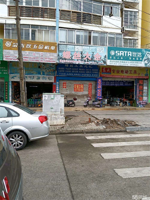 出租十字路口，交通便利，适合任何行业