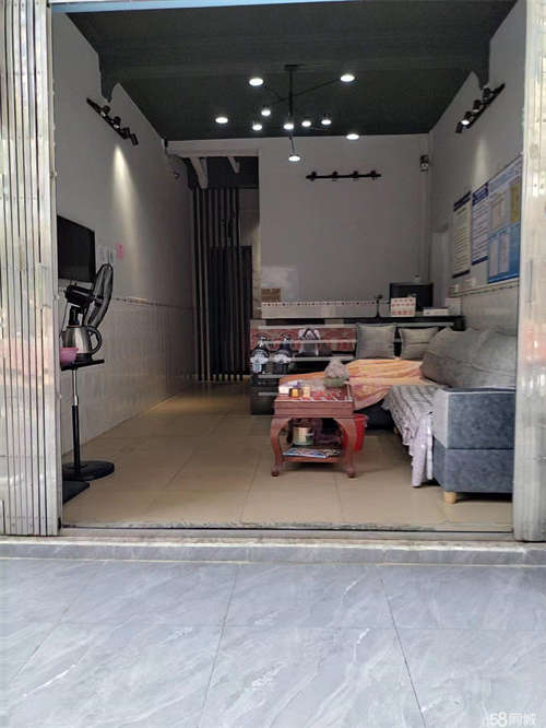 出租三中路三中学校附近4层带一楼铺面