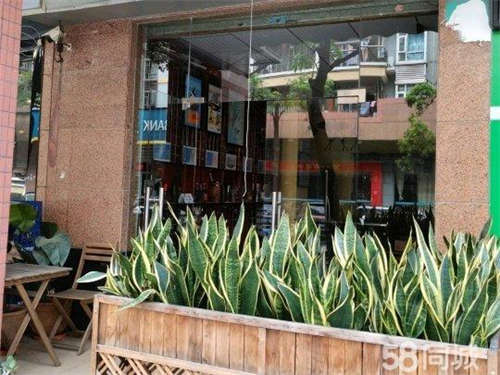 出租转让费1.5万，天河小新塘商业街店铺
