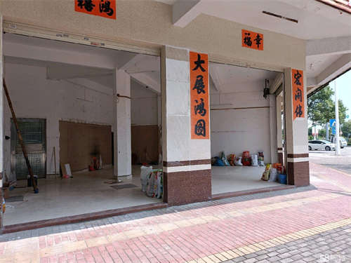 出租十字路囗红绿灯旁边的3铺面出租