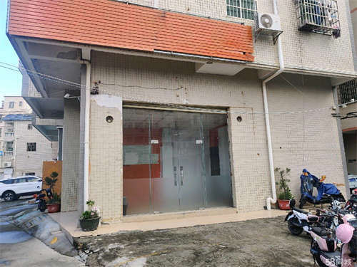 出租临街三丫路口商铺低价出租