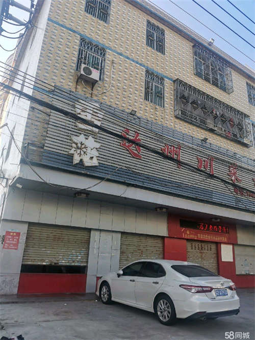 出租大马路边，人流量大。只限年租，具体价格可谈