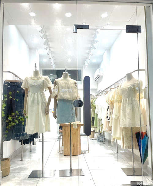出租新桥内路店铺转让，服装商业街，人流量多，客源多