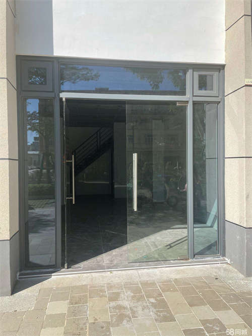 出租新装修店面，无需转让费，带厕所及夹层