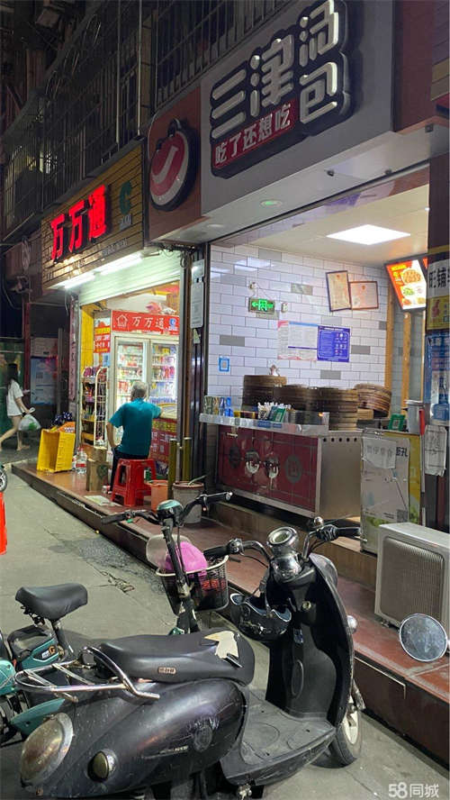 出租几万人小区门口首间铺转让