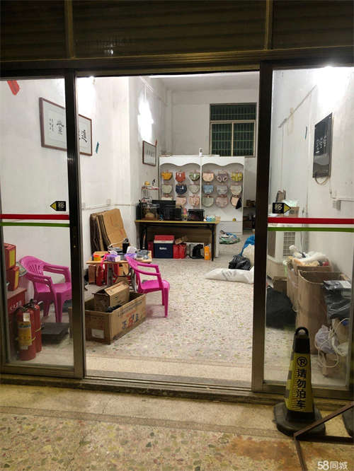 出租转让服装城对面店铺