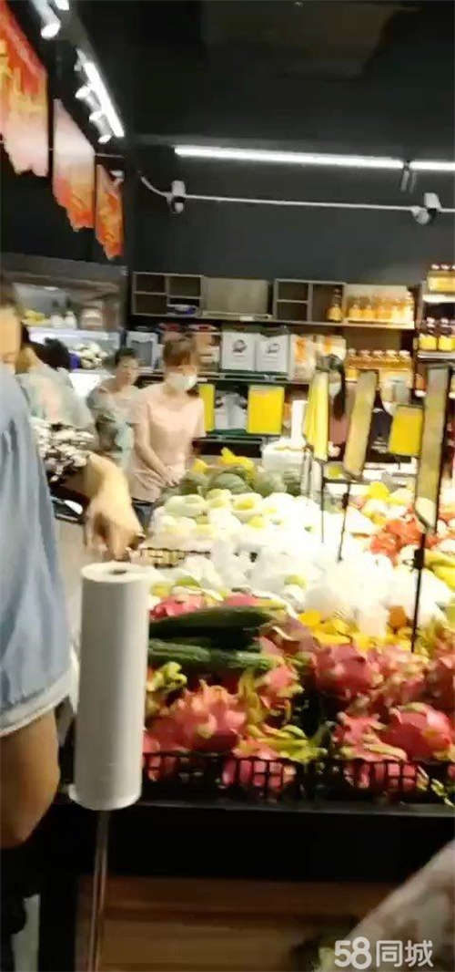 出租5万急转 店铺位置明显 空铺转让 覆盖人群10万 房东直租