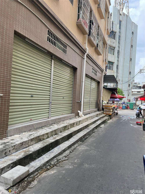 出租临街旺铺一手出租，位于安阜村交叉路口，人流量充足