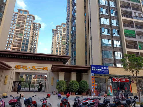 出租小区门口正大门间，店面直租及转让，