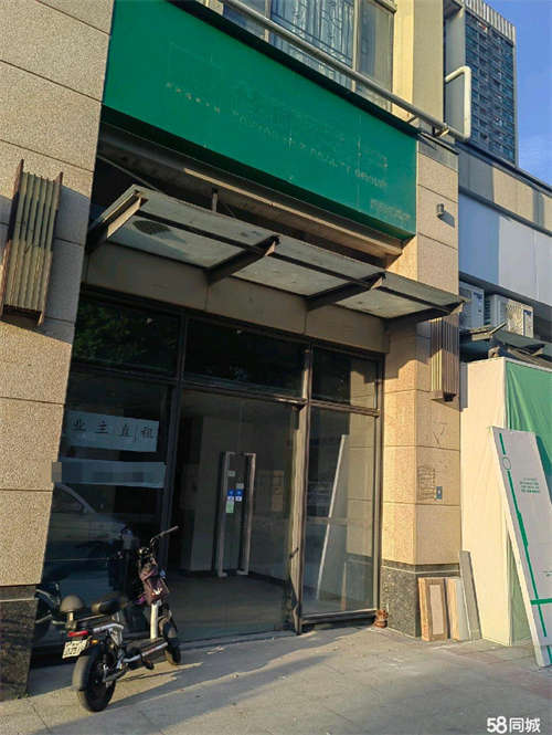 出租旺铺地处繁华万科广场商圈，无转让费，业主自招。