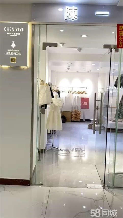 出租红旗路靓铺转让，铺装修刚一年，还好新，送店里所有设备