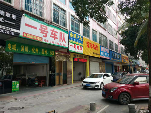 出租临街铺头出租，无转让费，人流大，门口可以同时停2台小车