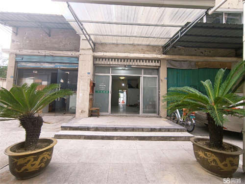 出租临街店面，靠近市场和学校，人流量大