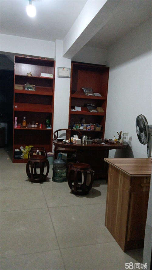出租店面转租，本人急需去外地，诚意店面转让