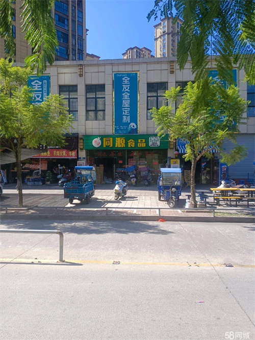 出租万星广场逛超市侧对面，人流量大