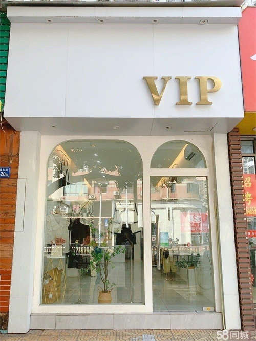 出租龙文区新浦东路荣昌花园大门旁，沿街店面