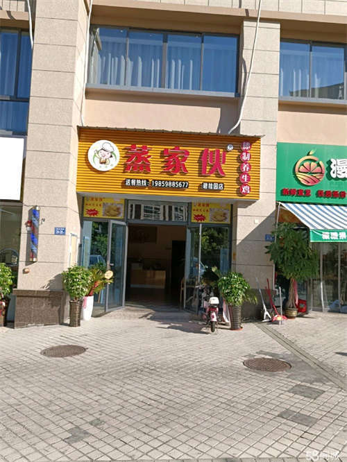 出租周边居民，学校都有，有经验的餐饮人可做
