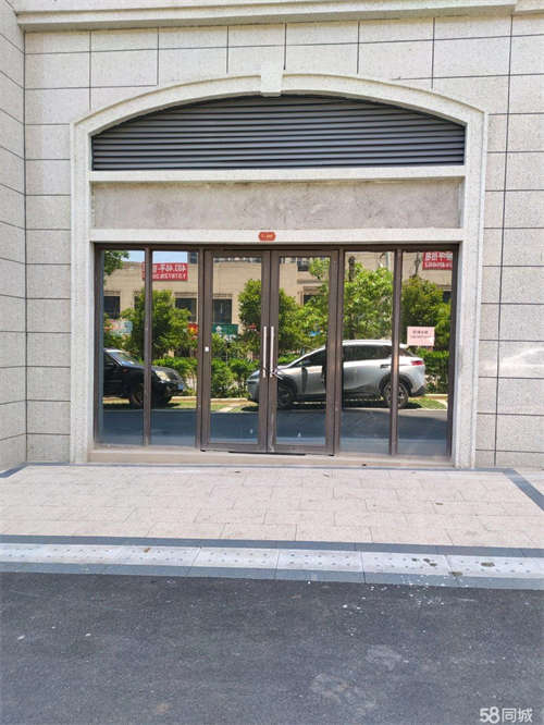 出租小区临街门面，租金低，位置佳！