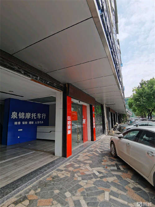 出租石锣鼓湿地公园对面，地理位置优越。两间店铺每间约30平米