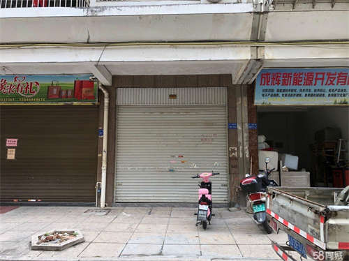 出租店铺今年刚装修 还有半年租期九成新茶桌一张，配卫生间