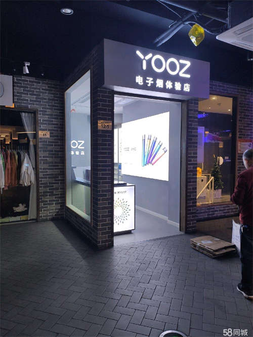 出租免转让费，潮人街大院摇美味正门口，人流量大