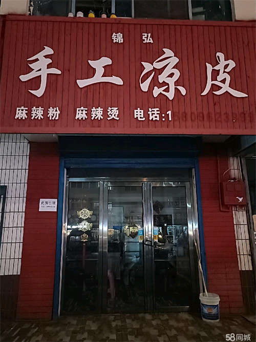 出租临街旺铺空房出租，地理位置佳，人流量大
